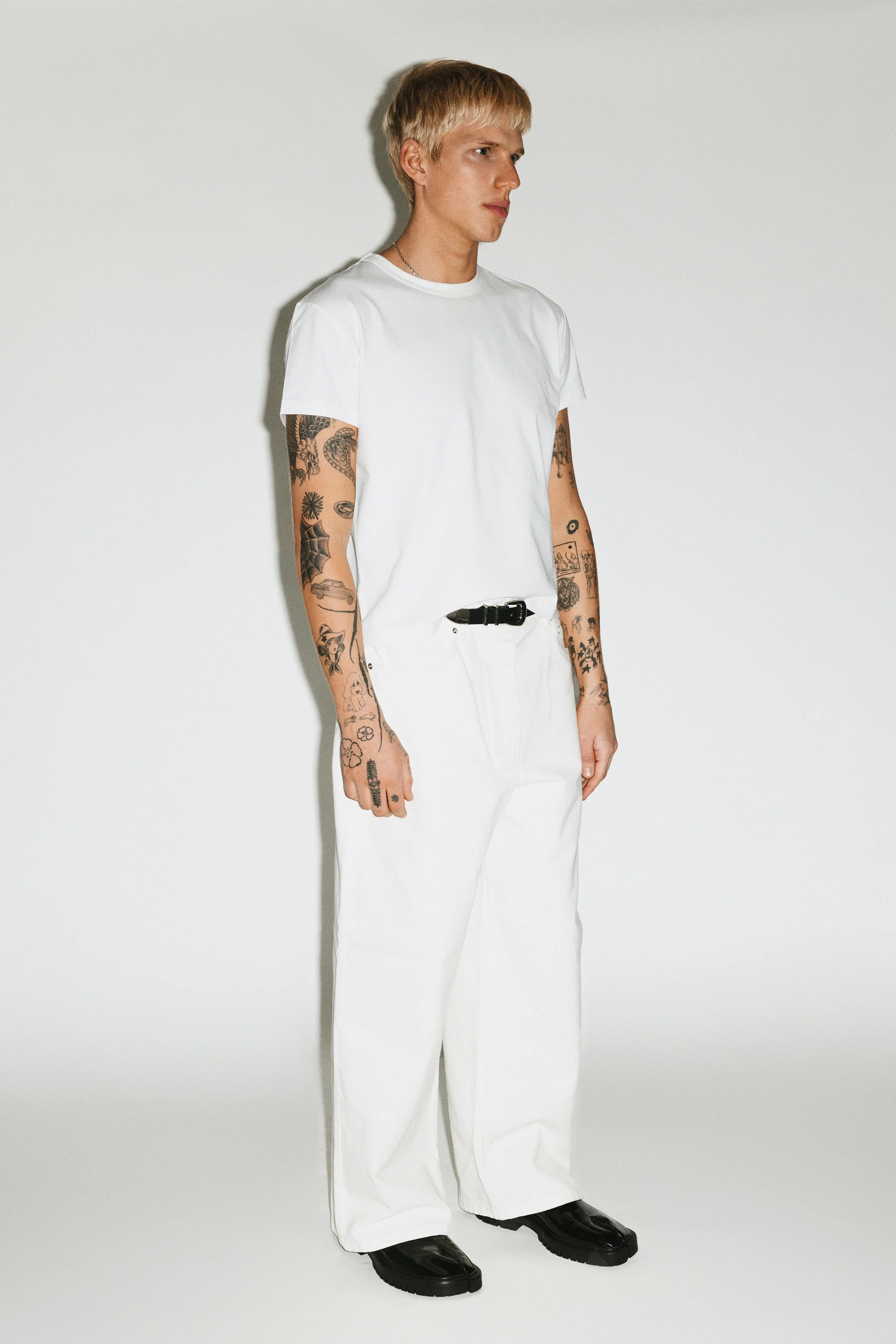 Laurel Relaxed Wide-Leg Jeans - Image 10