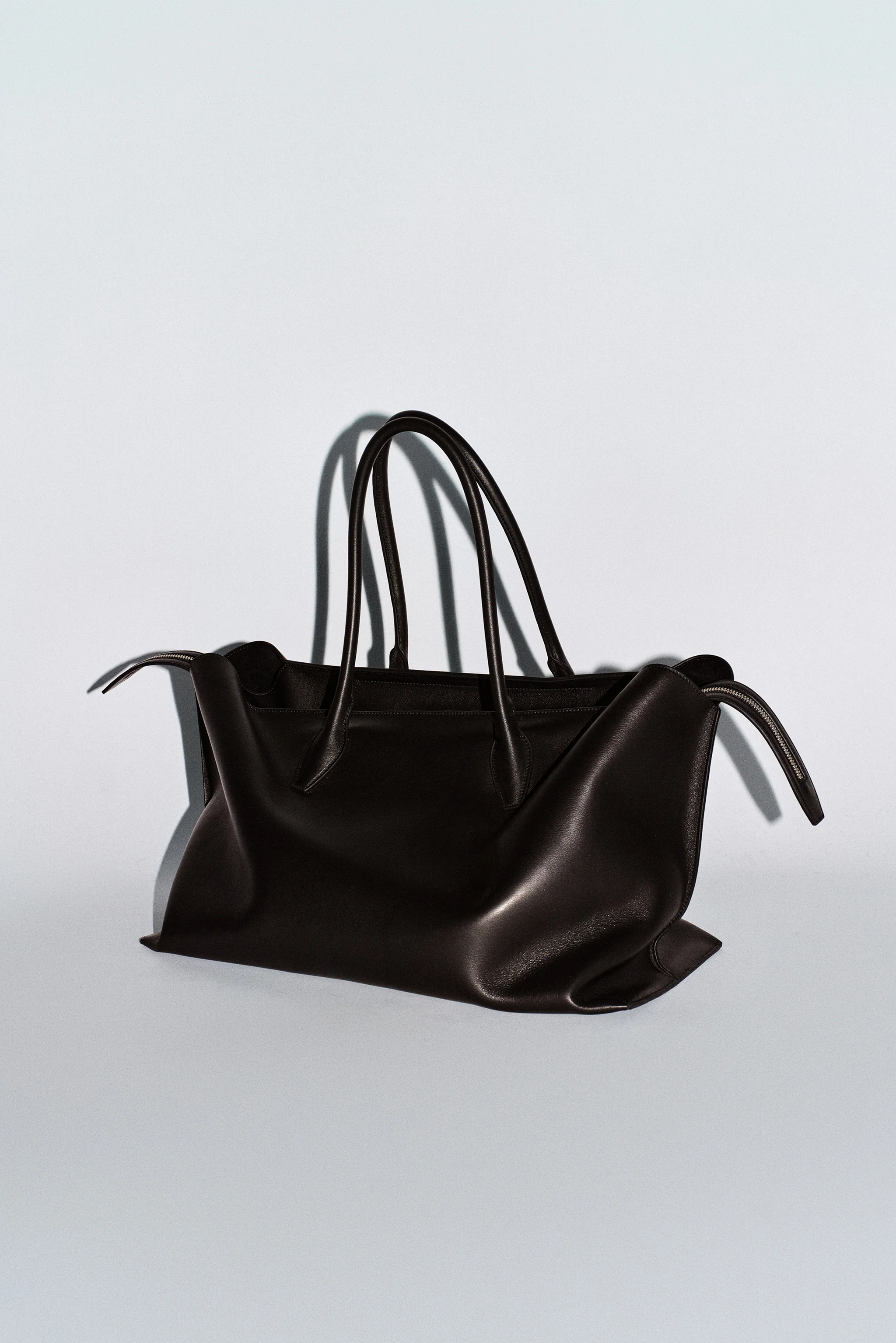 Puddle Maxi Leather Tote - Image 6