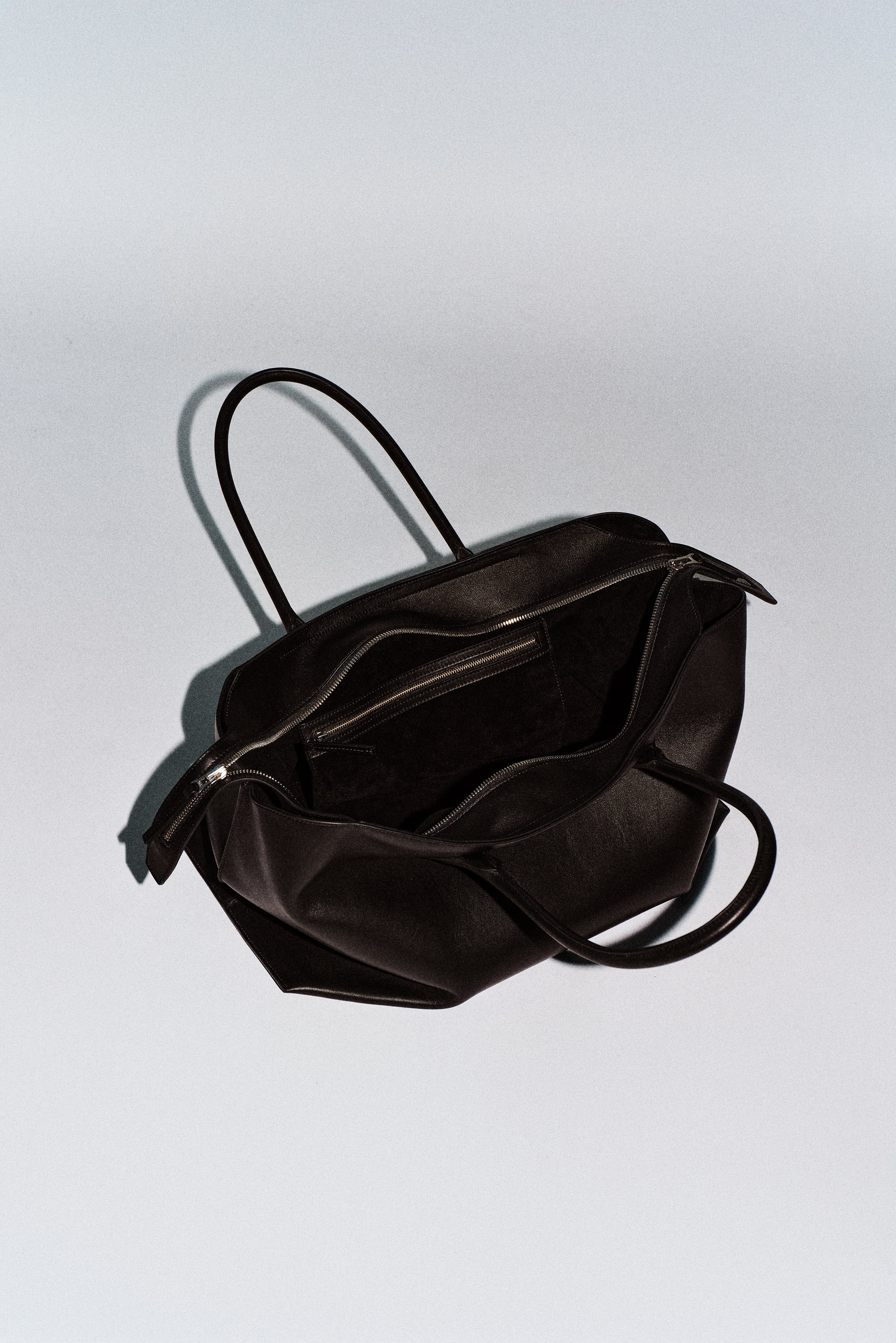 Puddle Maxi Leather Tote - Image 7